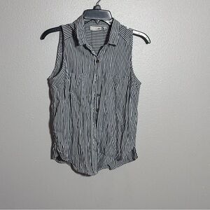 SO Women‎ Button Down Sleeveless Stripe Top Blouse Gray/White size Small.